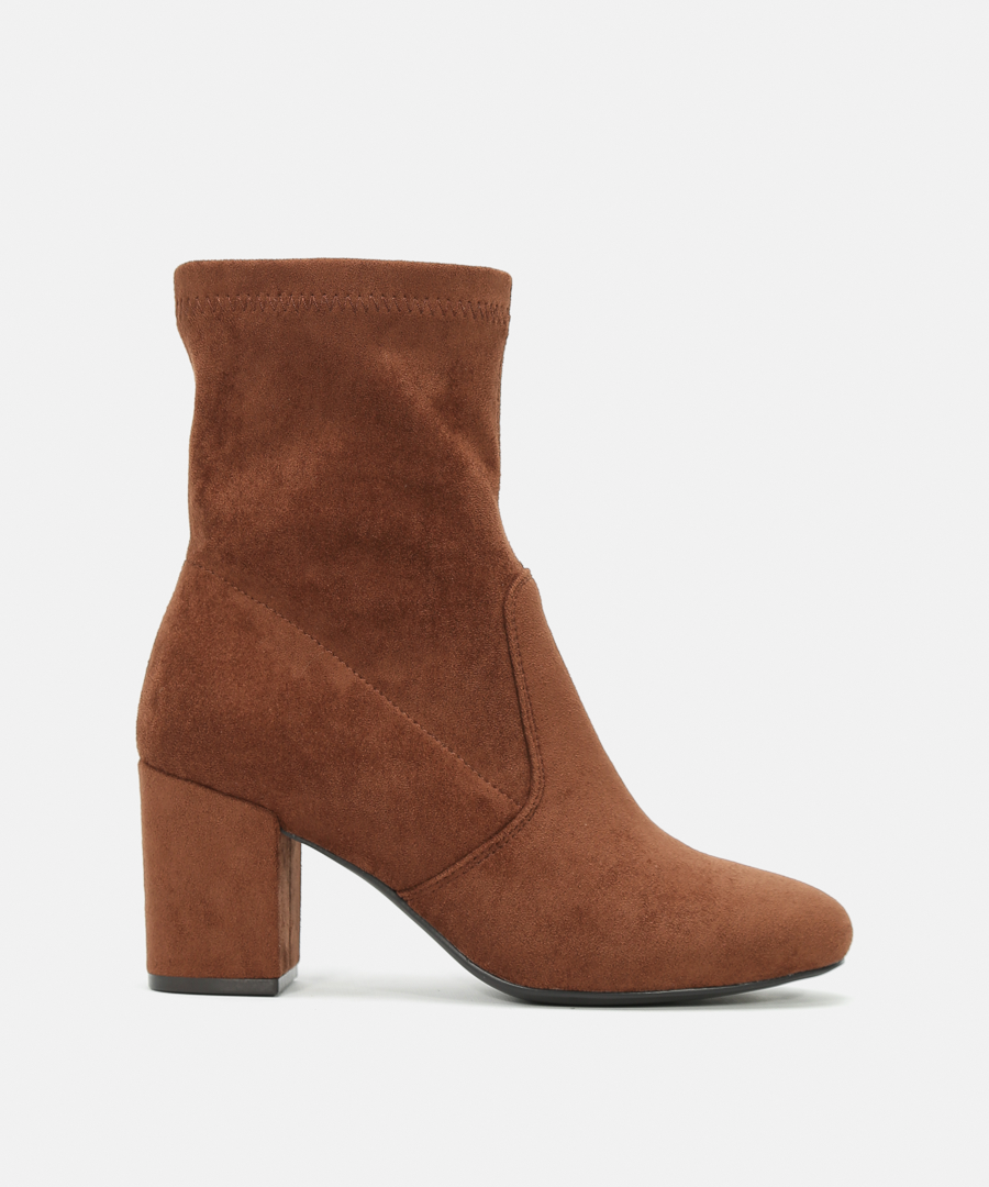 Botines marrones básicos